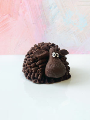 QUEST XO Sheepy Hot Cocoa Bomb: Brown coloured sheep cocoa bomb on light backdrop.